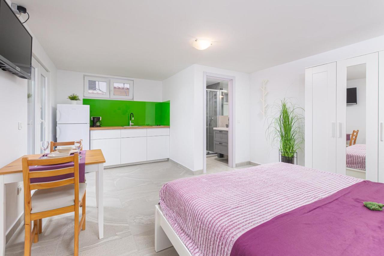 Studio Apartment Mali Medulin Eksteriør bilde